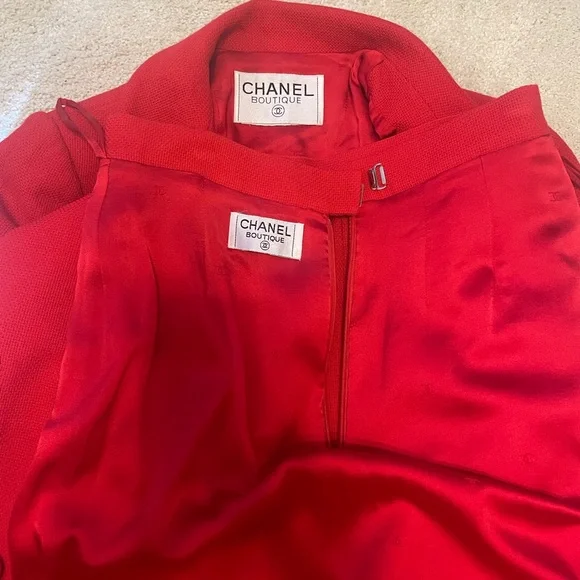 CHANEL red blazer
Vintage 1995 Dress skirt Set
Size S/XS US 2 FR34 preloved - Picture 11 of 15